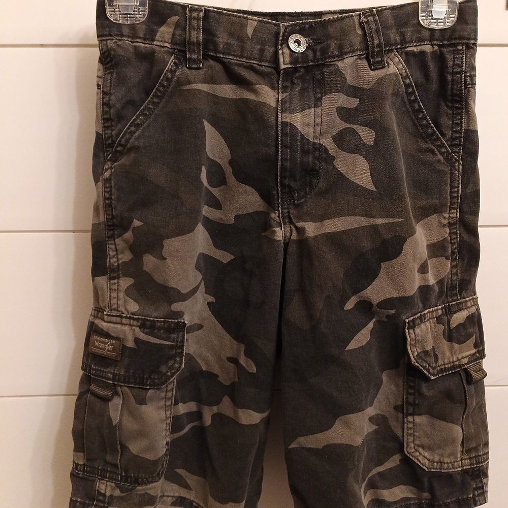 Little Boys, size 10, Wrangler Camo Cargo Shorts with adjustable side buttons